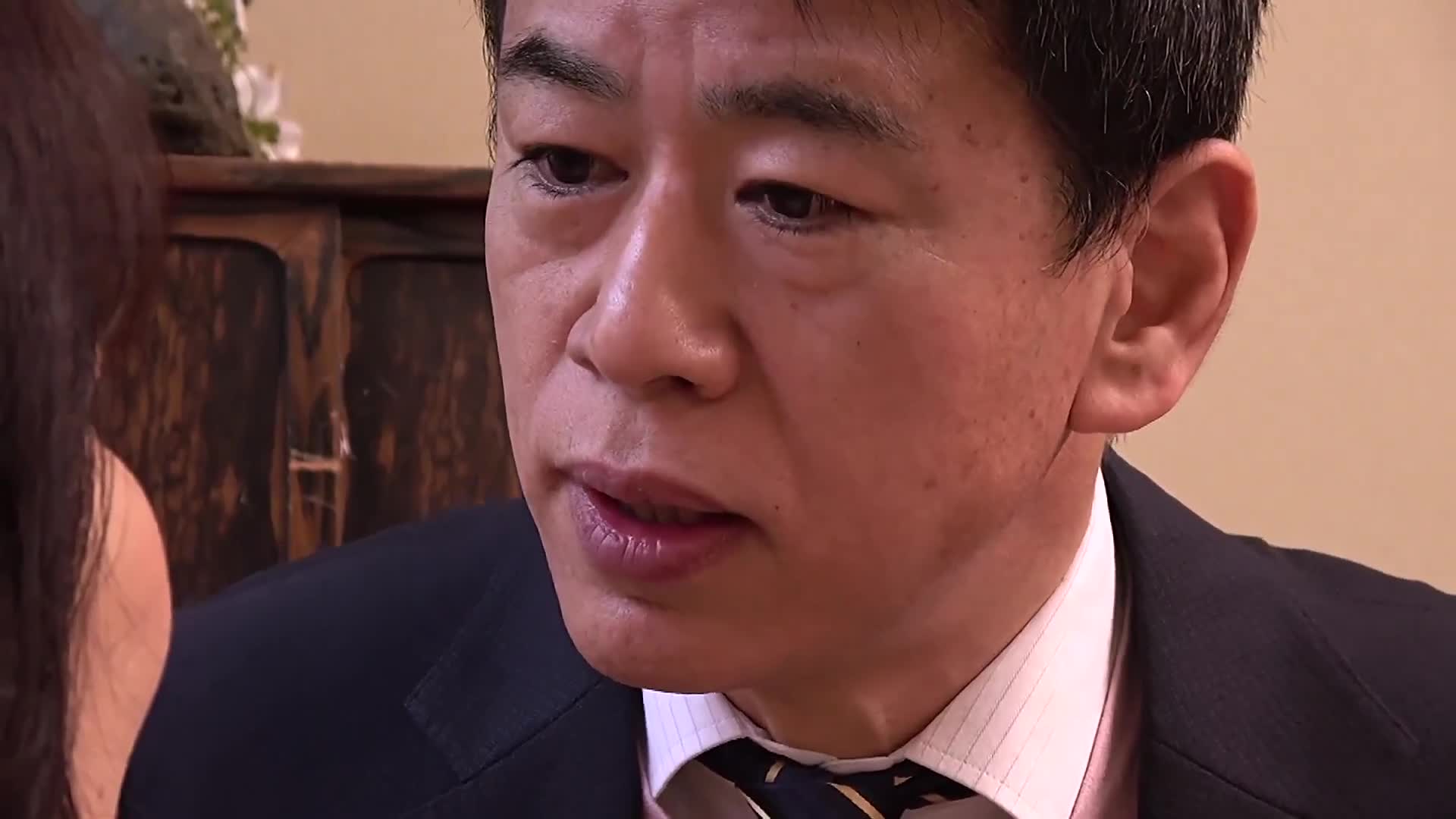 熟女 淫らな昼下がり 息子の友人に無理やりワレメを吸われた熟母は… 車のリコールで訪ねて来た営業マンに玄関で後ろから… - AV大平台 - 中文字幕，成人影片，AV，國產，線上看