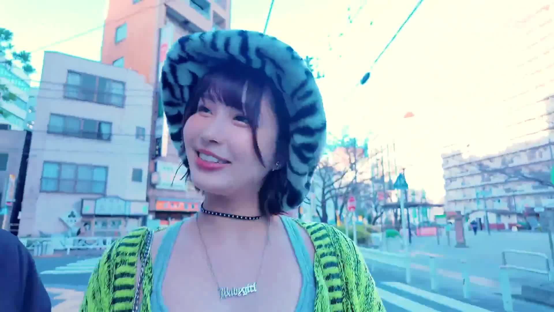 天使般甜美臉龐下無法想像的巨大胸臀！對著M男的反應輕輕一笑，用搖擺的臀肉在杭打騎乘位中擠乾他的精液的極端可怕痴女！唯井真尋 - AV大平台 - 中文字幕，成人影片，AV，國產，線上看