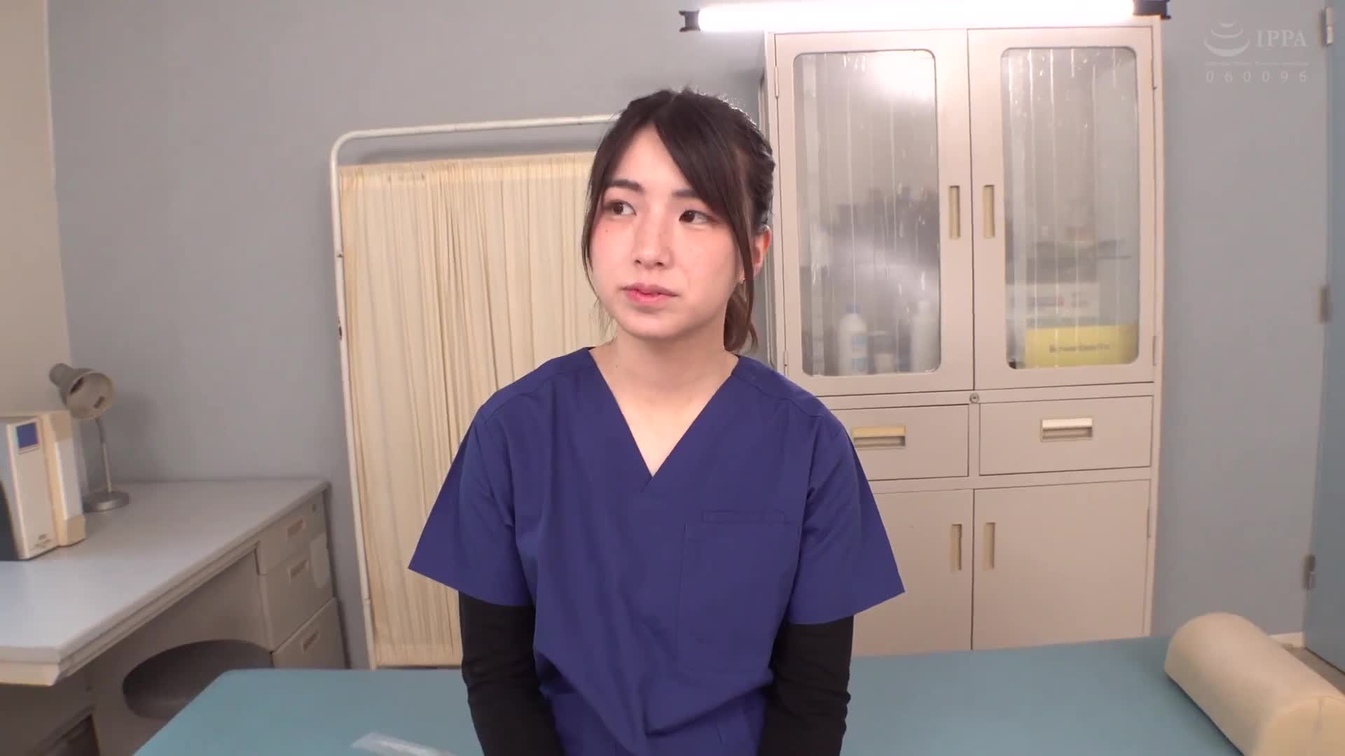 休息時間，一位擁有漂亮屁股的可愛按摩師正在為一位非常敏感的男孩按摩，哈哈。然而，當按摩師看到一位男士在按摩過程中勃起的、極具陽剛之氣的陰莖時，他變得性慾高漲。他在按摩過程中被性喚起，不斷射精，但即使在工作時，他的性慾也變得狂野。 - AV大平台 - 中文字幕，成人影片，AV，國產，線上看