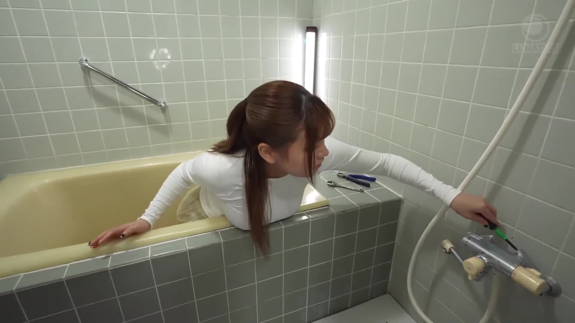 「牛仔系巨乳女子的無意識透視乳挑釁，無法忍耐下立刻揉攆即起，性慾解放全身大汗盡情中出交織」- 佐山由依 - AV大平台 - 中文字幕，成人影片，AV，國產，線上看