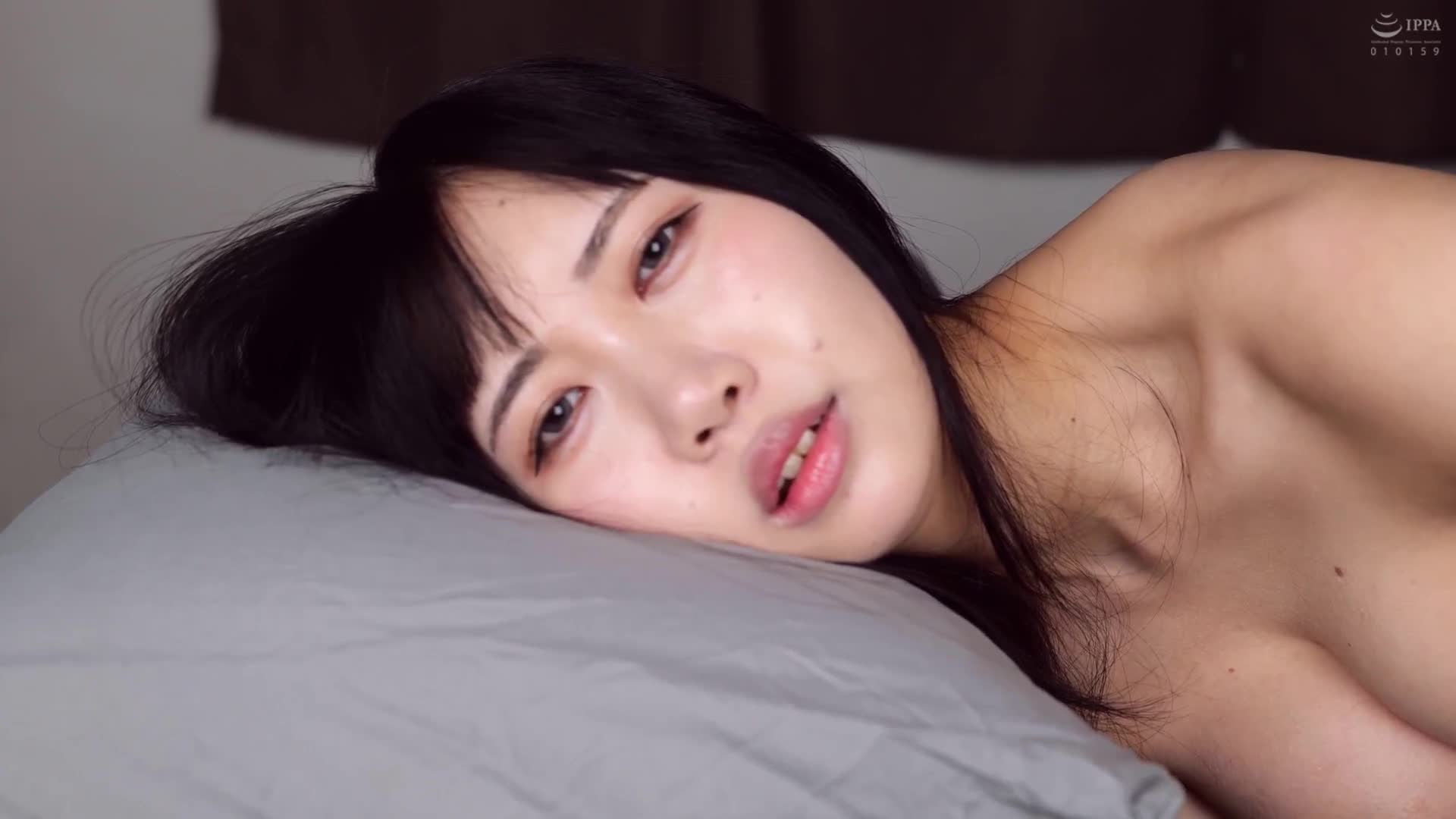 與旁人相偎小聲自慰的女性臉孔2 - AV大平台 - 中文字幕，成人影片，AV，國產，線上看