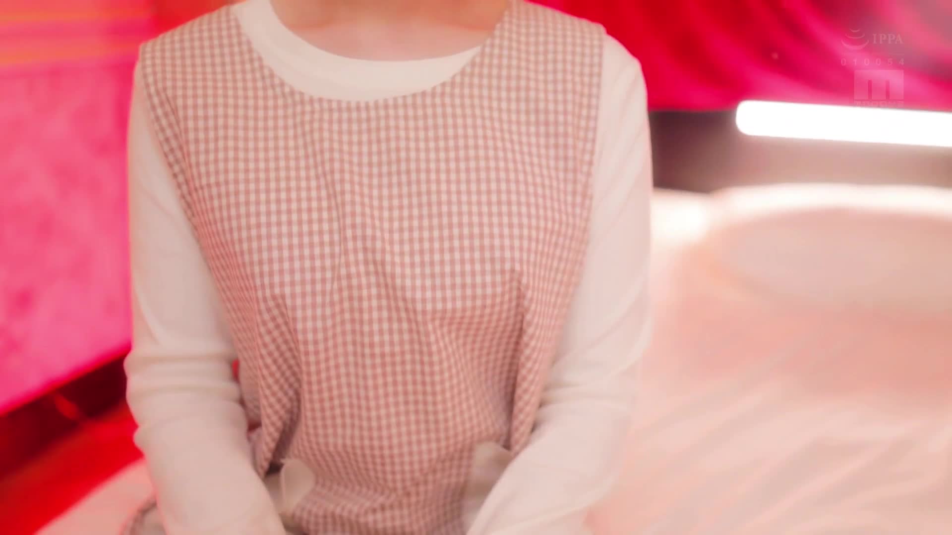 在某個SNS上流出了一名新任保育老師的資訊，她因此被解雇後參與了AV演出。她是在東京某●●保育園負責可愛笑容的2歲兒童的老師。菅原由里 - AV大平台 - 中文字幕，成人影片，AV，國產，線上看