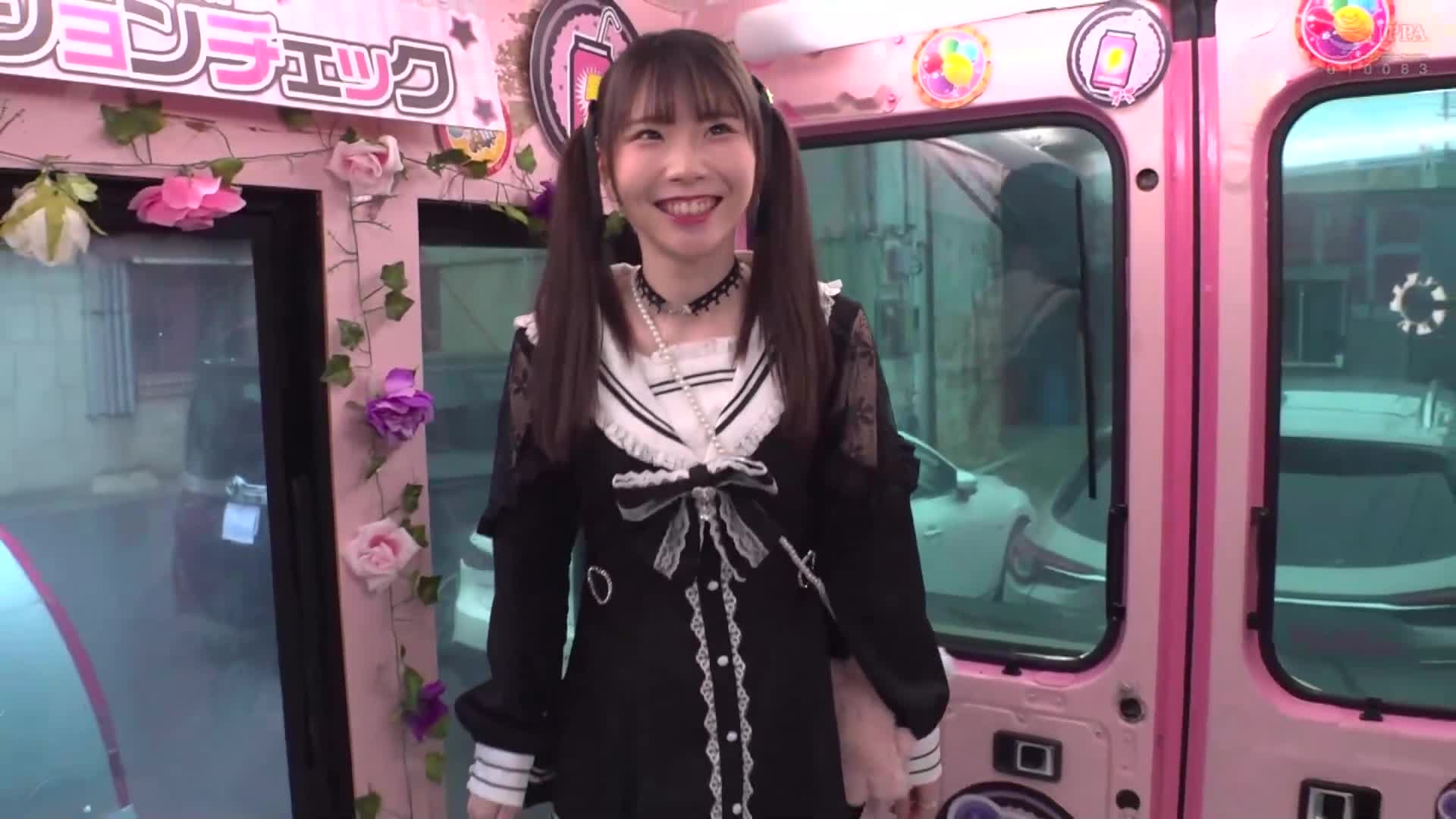 一般男女監控AV×魔術鏡便合作企劃 在街上露臉高潮！地雷系女孩第一次潮吹後被大雞巴插入！即使害羞也在人前噴射潮水的可憐的陰道不停地被激烈抽插！露出噴潮的表情，無法停止漏出高潮！ - AV大平台 - 中文字幕，成人影片，AV，國產，線上看