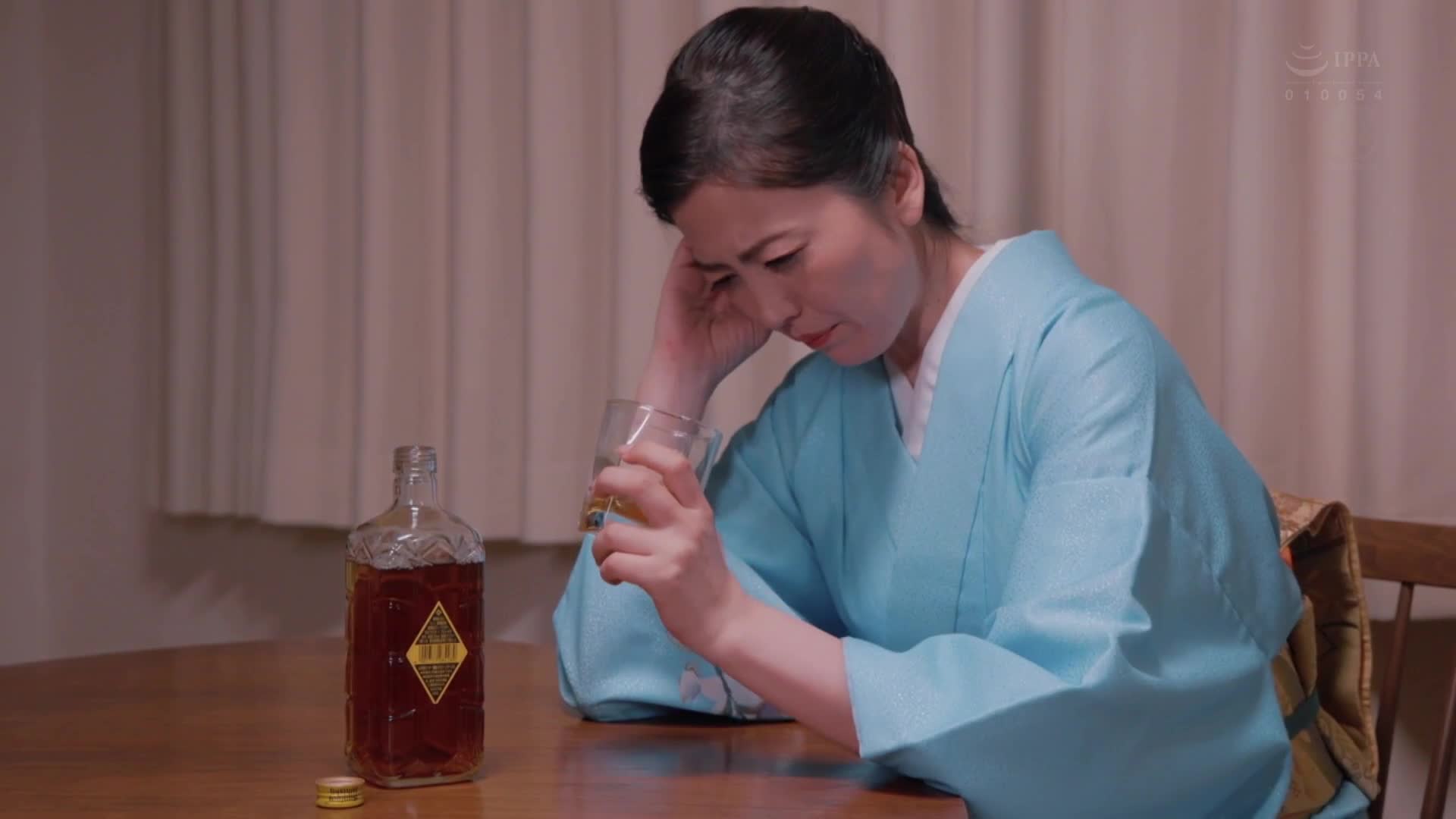 高級俱樂部的人妻，被太客的汗水和體液弄髒，閉店後進行中出枕頭業務。木下凛凛子 - AV大平台 - 中文字幕，成人影片，AV，國產，線上看