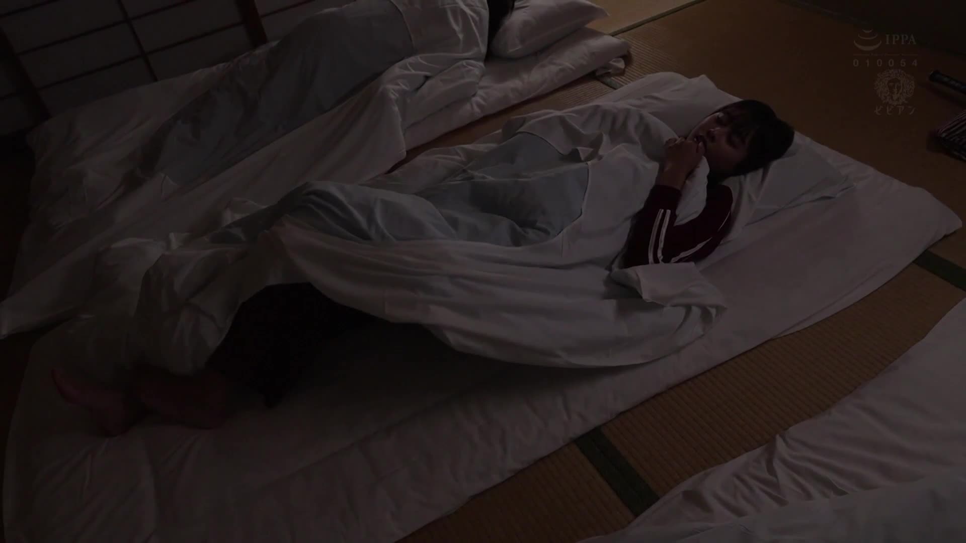 同性戀者夏令營：在羽毛球部的兩位前輩熱情地指導下，我們被教導了女孩之間的愉悅感。那津乃千奈美，白石環奈，福田桃 - AV大平台 - 中文字幕，成人影片，AV，國產，線上看