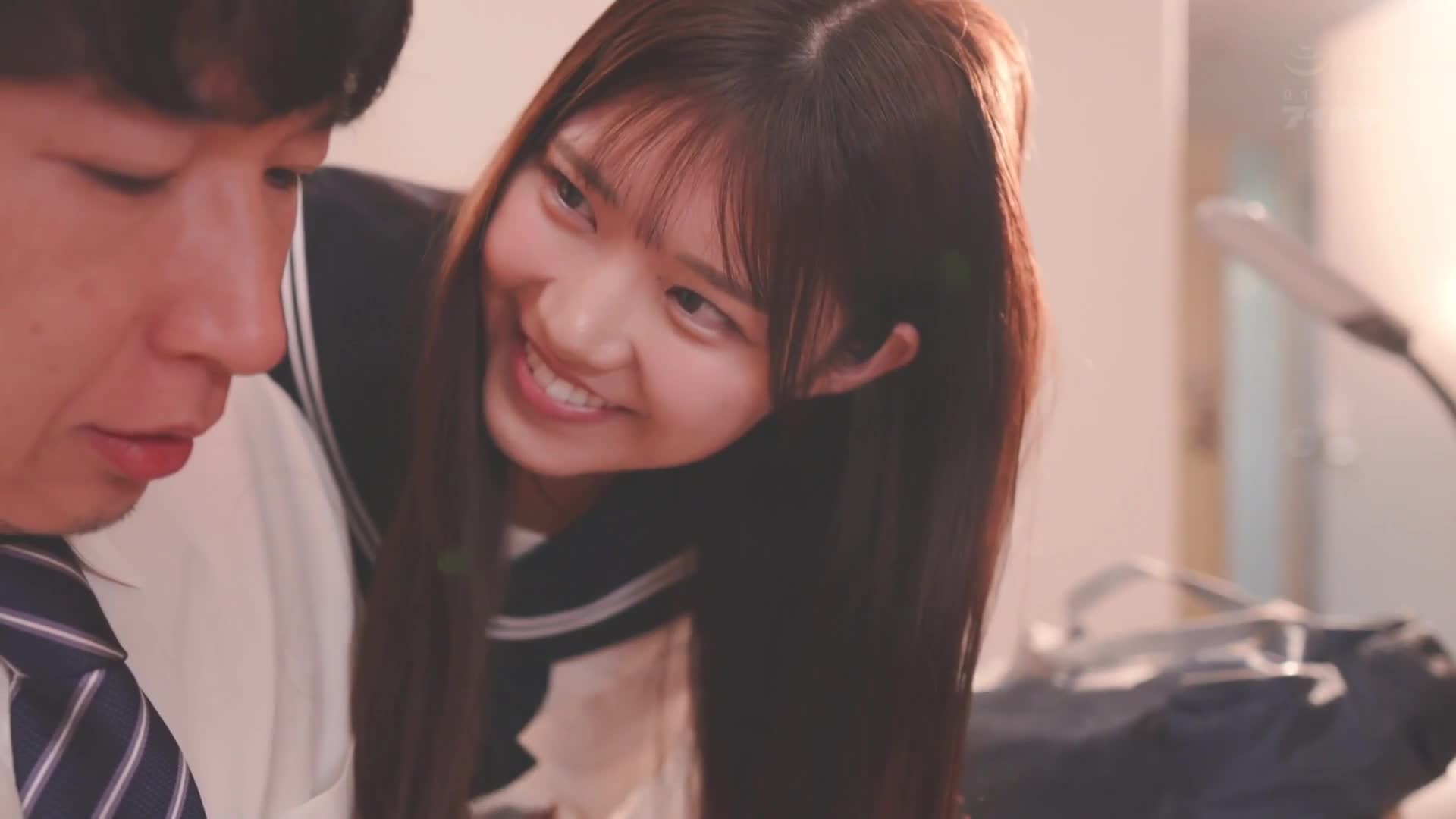 純樸的學生對我展開猛烈的追求，從她清純的外表完全無法想像她淫蕩的腰部運動，我的理性崩潰了，今天又在放學後與她密會在旅館。愛才莉亞 - AV大平台 - 中文字幕，成人影片，AV，國產，線上看