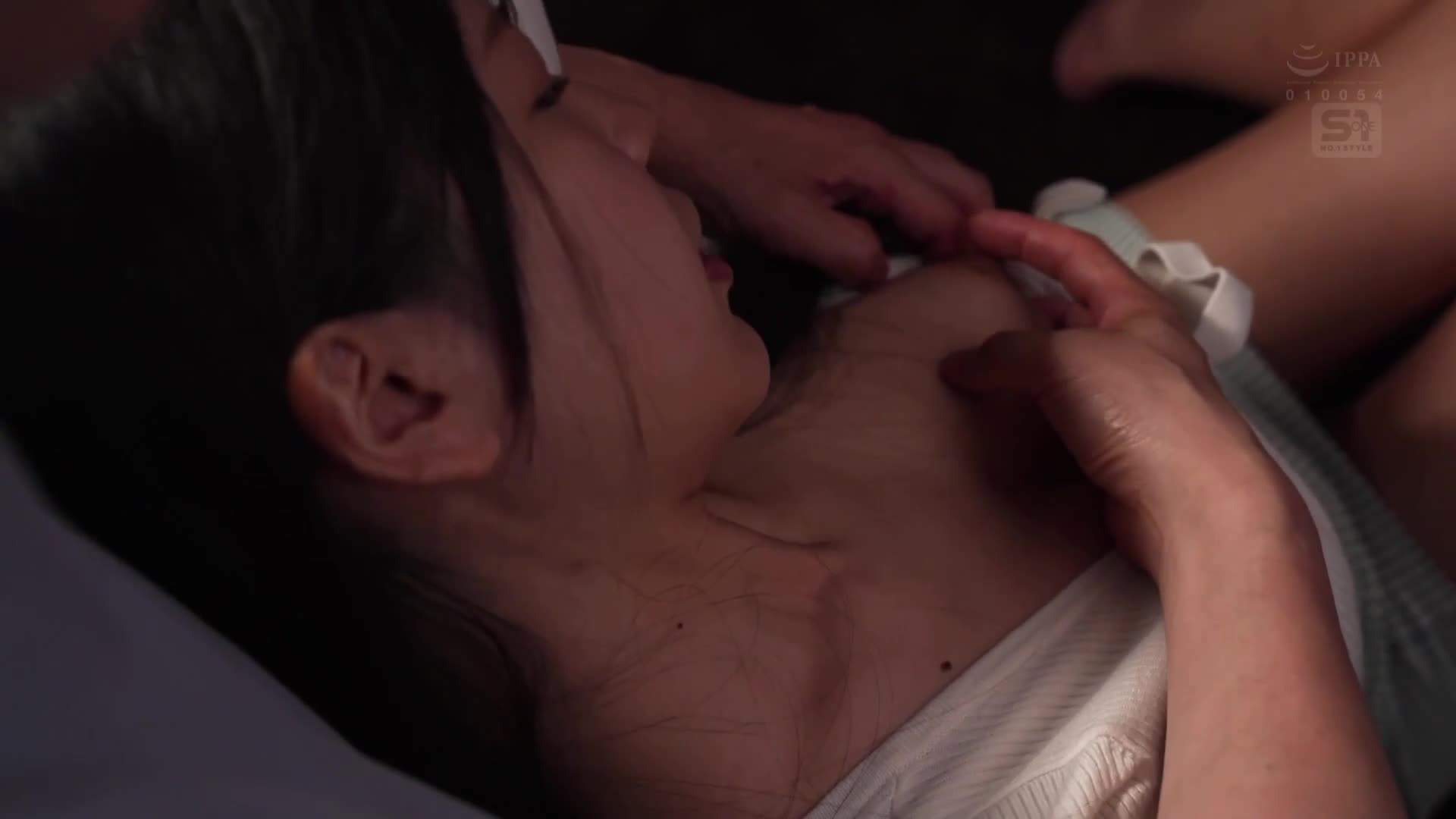 當我去租色情影片時，與收銀櫃台的女孩一見鍾情，我們瘋狂地做愛了。淺野心 - AV大平台 - 中文字幕，成人影片，AV，國產，線上看