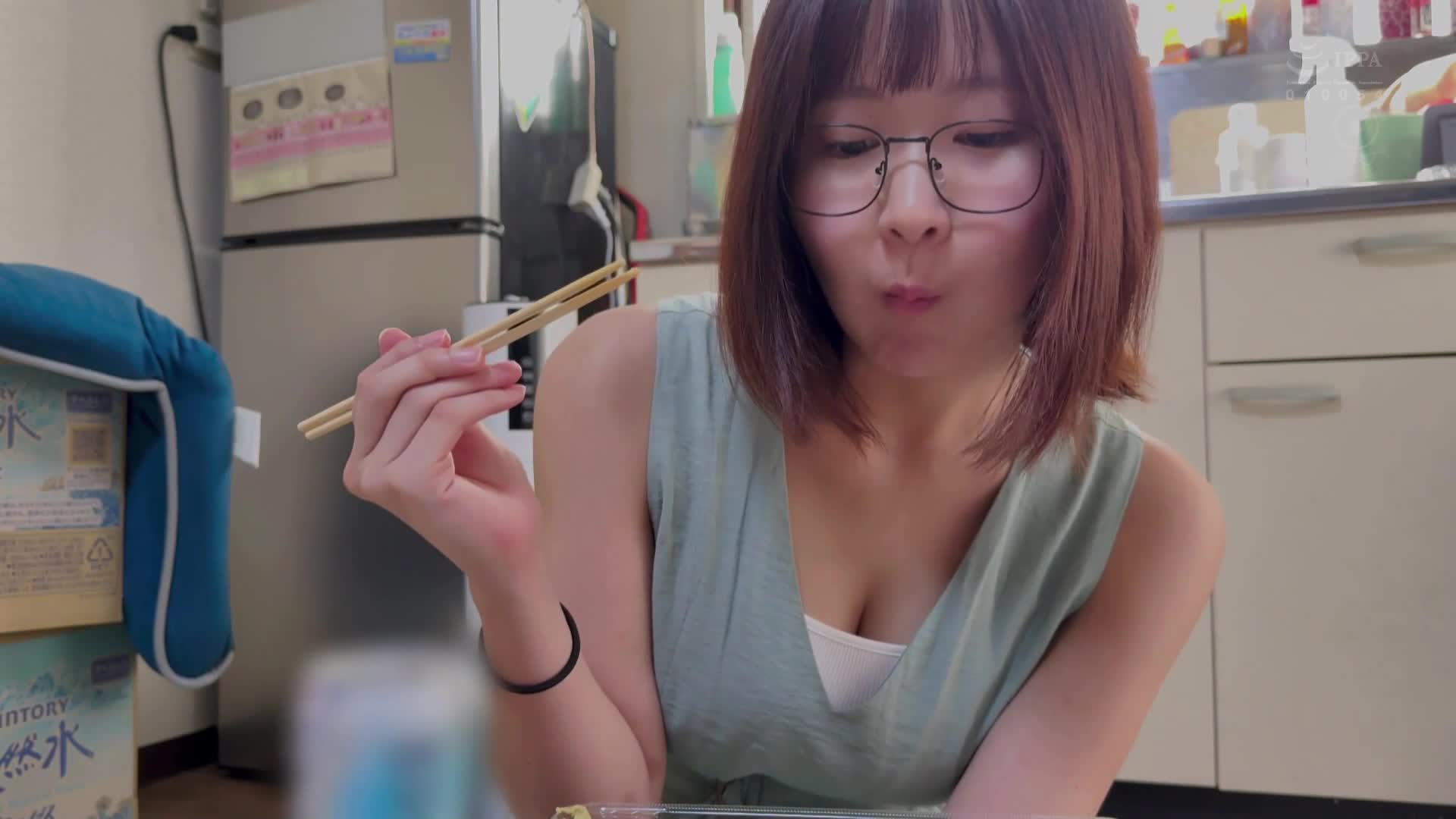 素樸眼鏡巨乳與性慾相配，我被自我性慾所吞噬，整晚被痴女調戲。 - AV大平台 - 中文字幕，成人影片，AV，國產，線上看