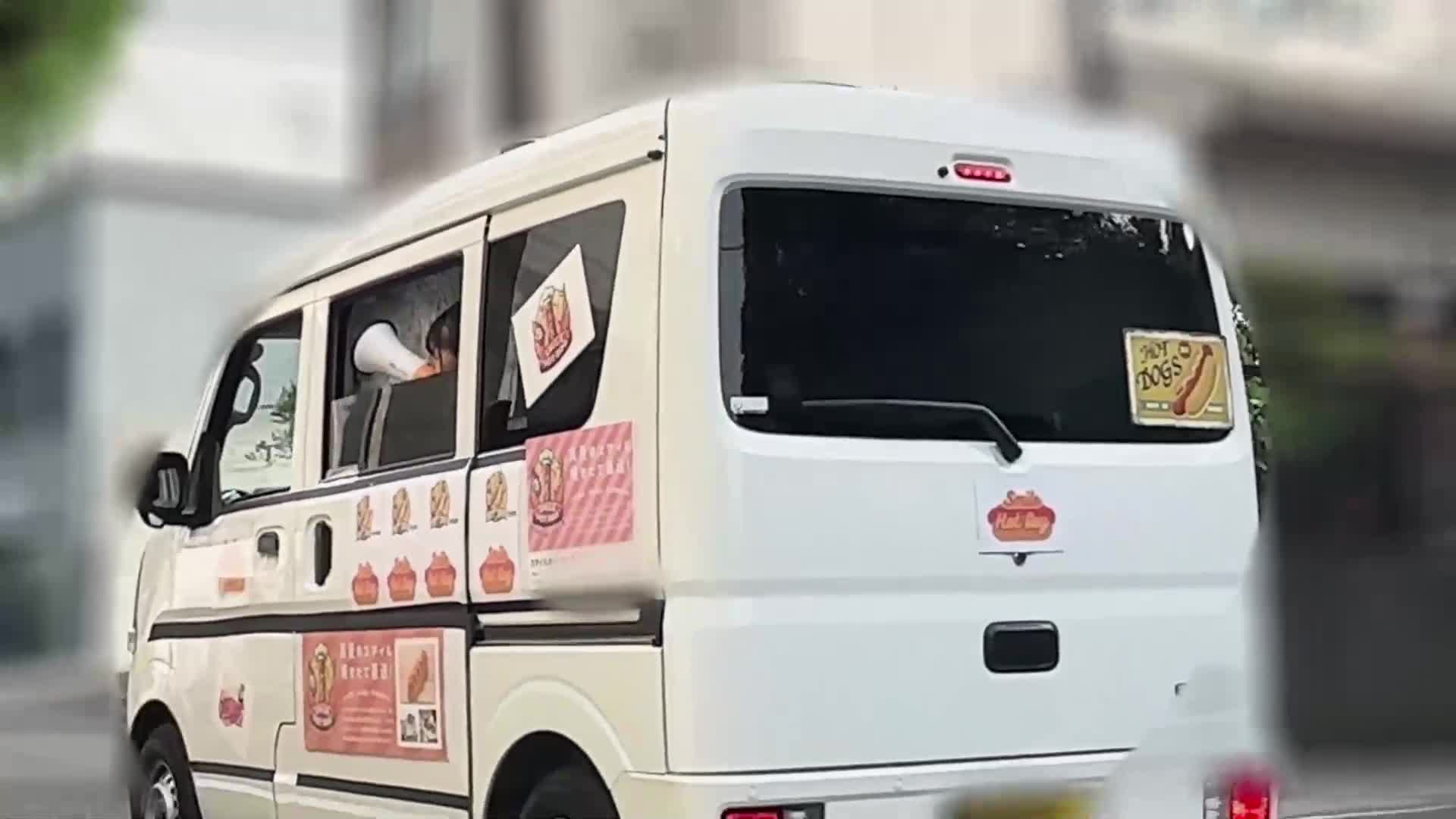 熱門 AV 女優挑戰！在潮吹攤位賣熱狗！逢月日葵 小坂向日葵 - AV大平台 - 中文字幕，成人影片，AV，國產，線上看