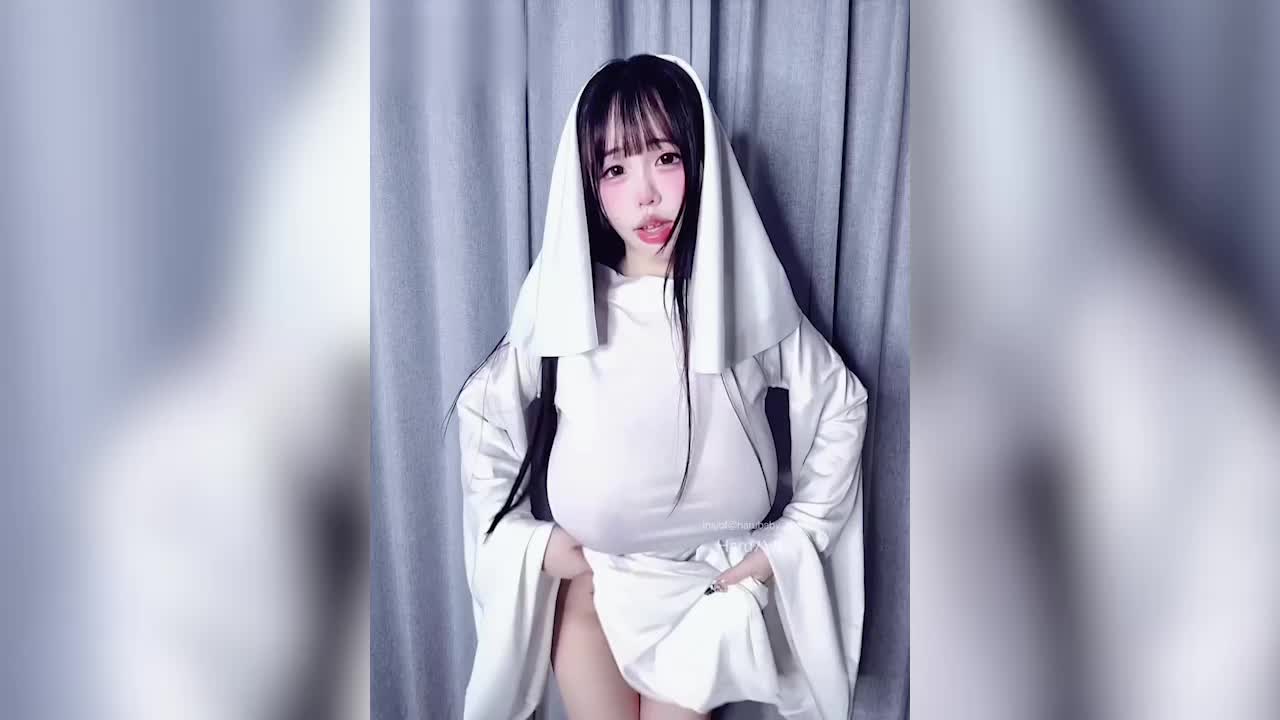 臺灣極品大奶萌妹-Haru哈嚕_蕭婷安-最新作，巨乳幽靈娘，萌妹各種姿勢抖奶秀自己的超級巨乳，再抹上精油瘋狂揉捏自己的大奶子，天生的無毛一線天嫩逼也很好看【 - AV大平台 - 中文字幕，成人影片，AV，國產，線上看