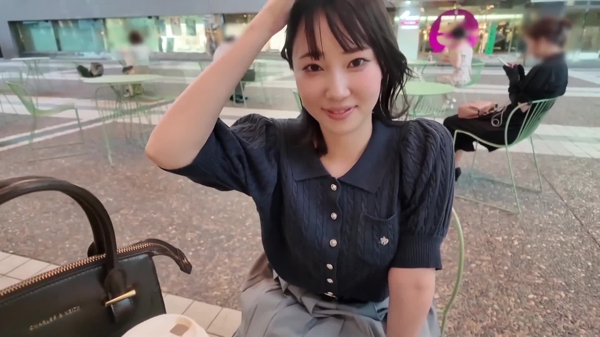 看起來乖巧卻是極易潮吹體質！從背後展現的纖腰到臀部的曲線就像黃金曲線一般！最後更不忘清潔精液，這位淫蕩的女友絕對值得注意！【初次拍攝】在網路上應徵AV→AV體驗拍攝 2488 - AV大平台 - 中文字幕，成人影片，AV，國產，線上看