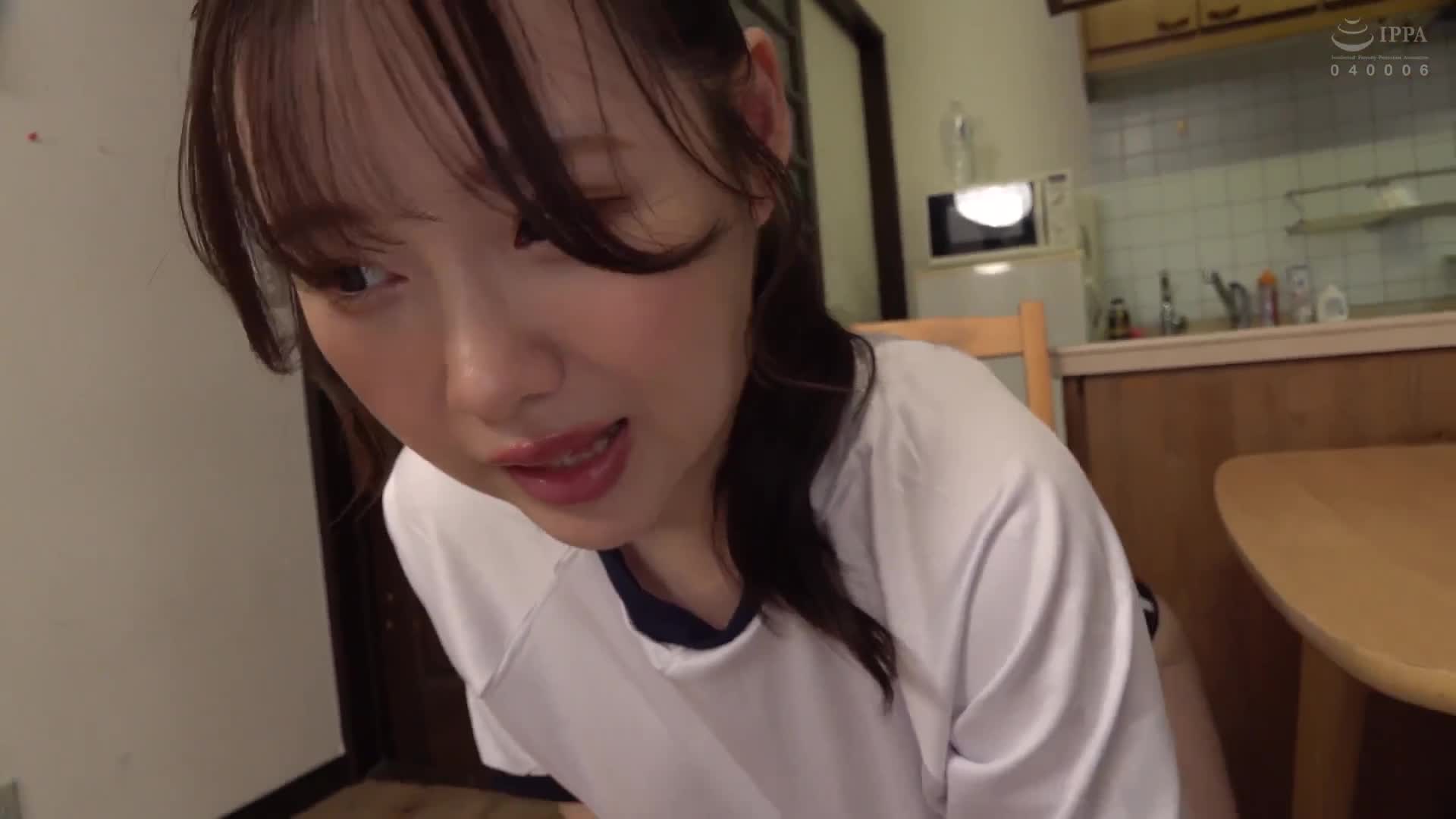 同班的隱藏淫蕩女孩原來是內幕女孩。竟然是發送自拍色情照片的巨乳性慾怪物... 丸最稀有 - AV大平台 - 中文字幕，成人影片，AV，國產，線上看