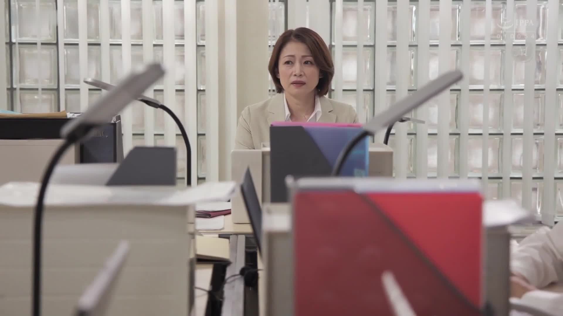 [AI解碼版]「部長已經成為我們的玩具了」：傲慢女上司在公司裡屈服於耐力強的部下的凌辱團體交換──友田真希 - AV大平台 - 中文字幕，成人影片，AV，國產，線上看