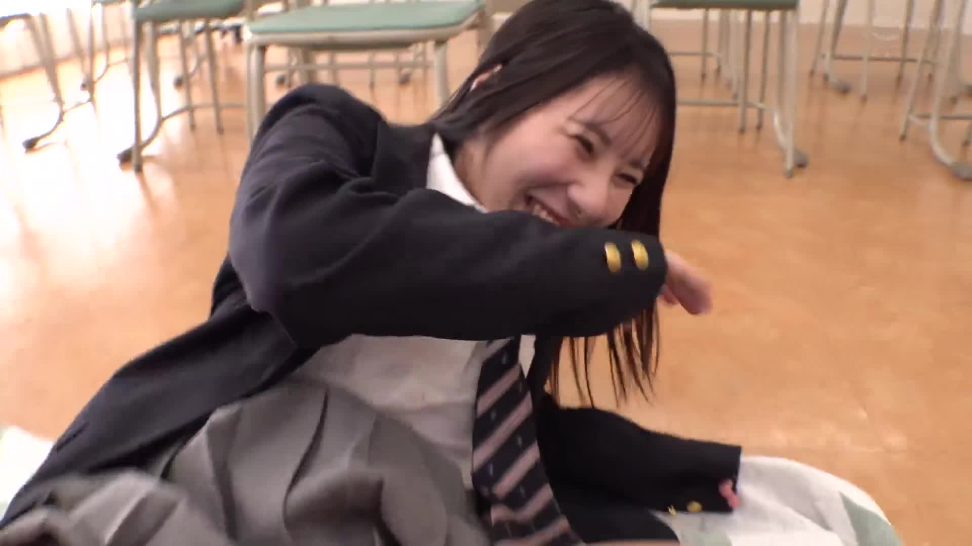 就在3分鐘前，一位女高中生！ ~2026~畢業典禮後，她被狠狠地搭訕了！這是她第一次體驗口交！她的陰蒂摩擦著一根粗大的陰莖，她再也無法抑制，於是他滑了進去！就這樣，我的第一次無保護性行為，而且射在裡面了！ ！ - AV大平台 - 中文字幕，成人影片，AV，國產，線上看