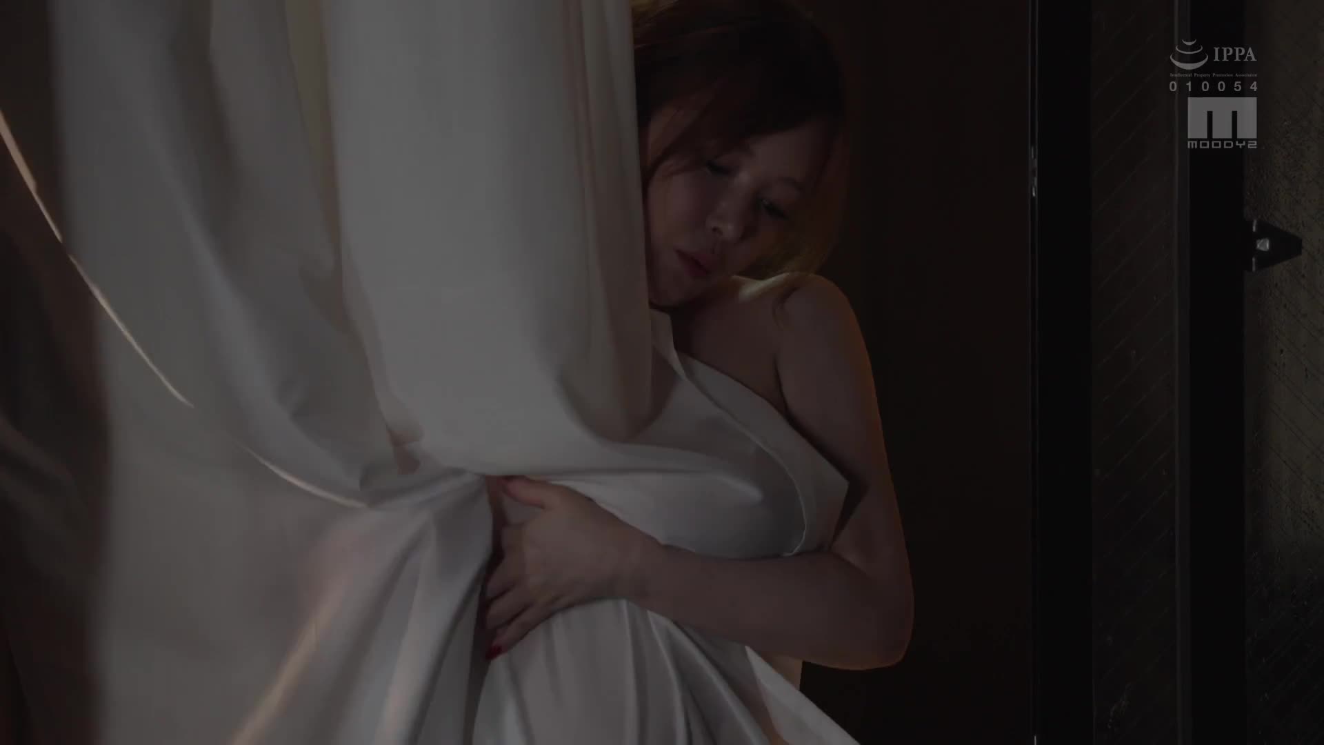 對住在對面房間的女上司一往情深，目睹她窗戶玻璃外的性愛秀而憂鬱勃起的羨慕NTR Himari - AV大平台 - 中文字幕，成人影片，AV，國產，線上看