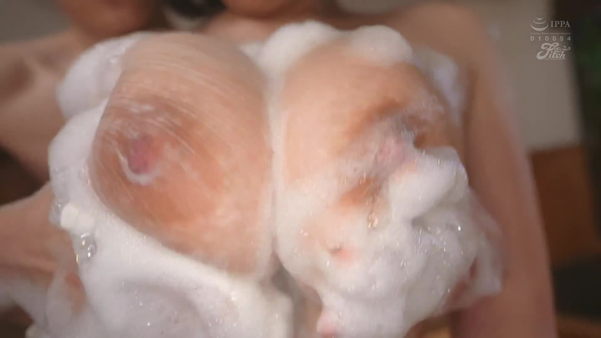 前往實地考察修學旅行，遇上紀錄性的豪雨...一直嚴格但實際上欲求不滿的人妻女教師濕透的巨乳搖動，直到我的精液完全被擠乾，連續射精被夾取的連続射精相部屋性愛 南見京 - AV大平台 - 中文字幕，成人影片，AV，國產，線上看